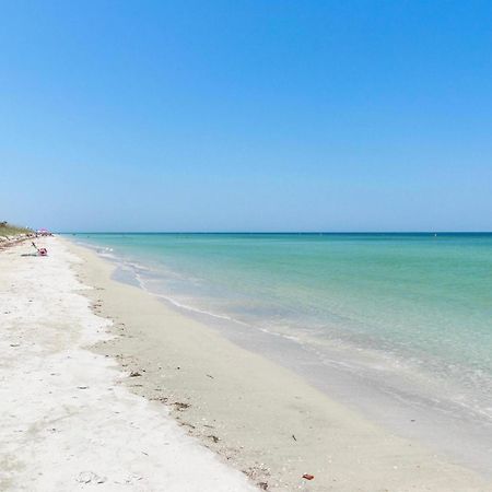 Beach Oasis - No Storm Damage & Guest Ready! Come Enjoy The Heated Pool & Relax At The Beach! Clearwater Beach Luaran gambar